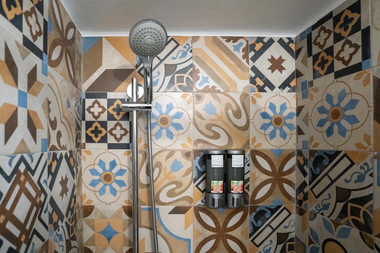 Corte Pietrantica - Charming Rooms & Suites Джовинаццо Экстерьер фото