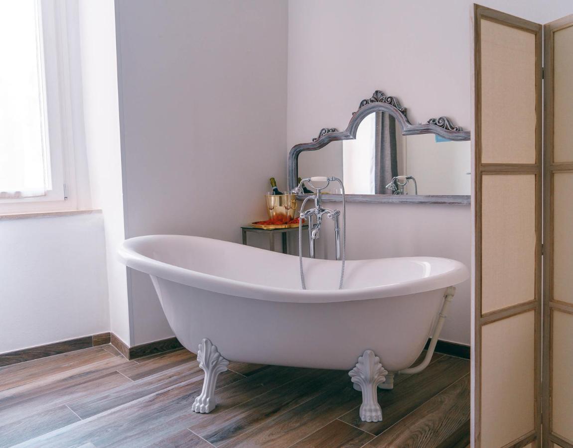Corte Pietrantica - Charming Rooms & Suites Джовинаццо Экстерьер фото