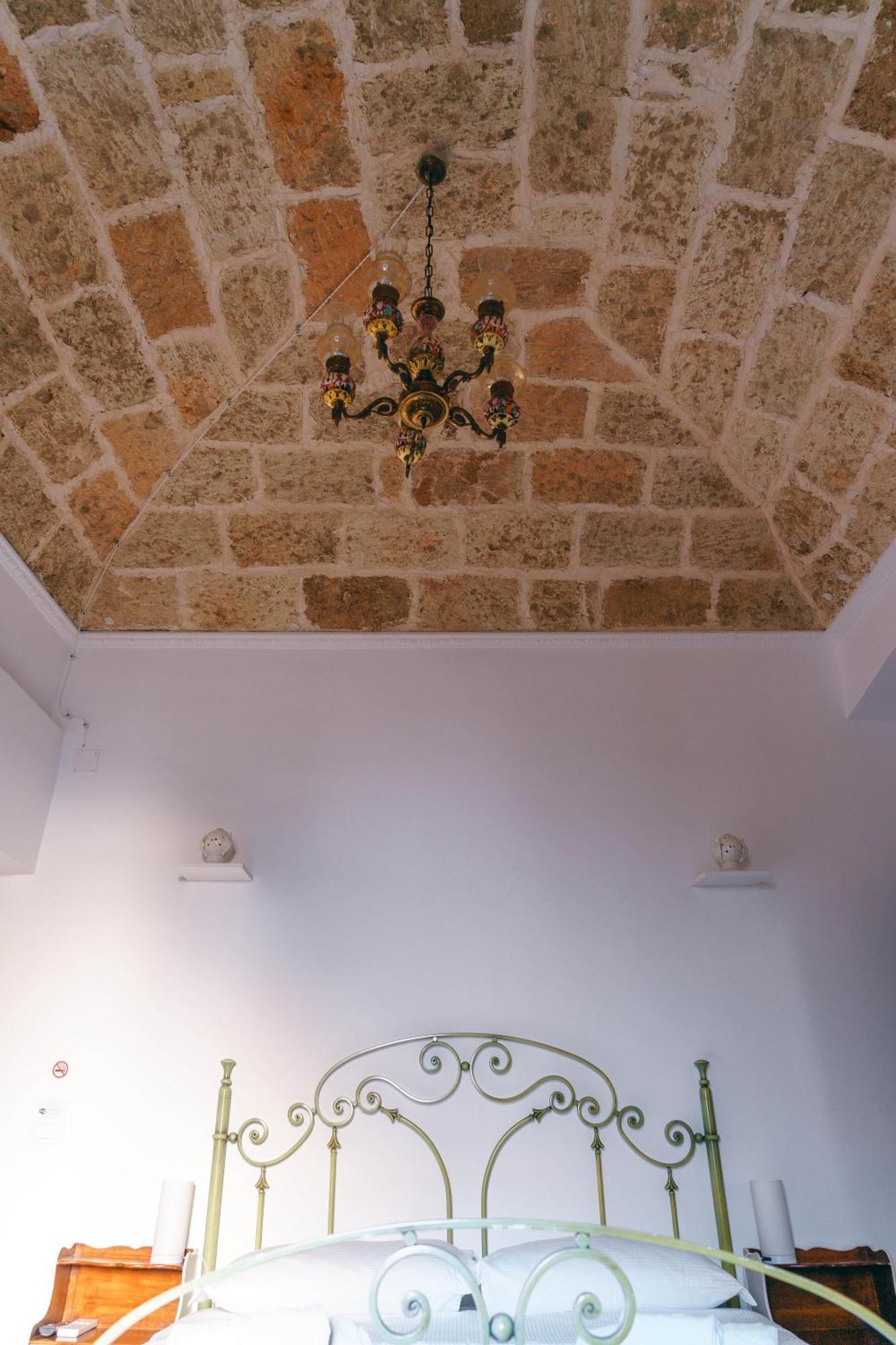Corte Pietrantica - Charming Rooms & Suites Джовинаццо Номер фото