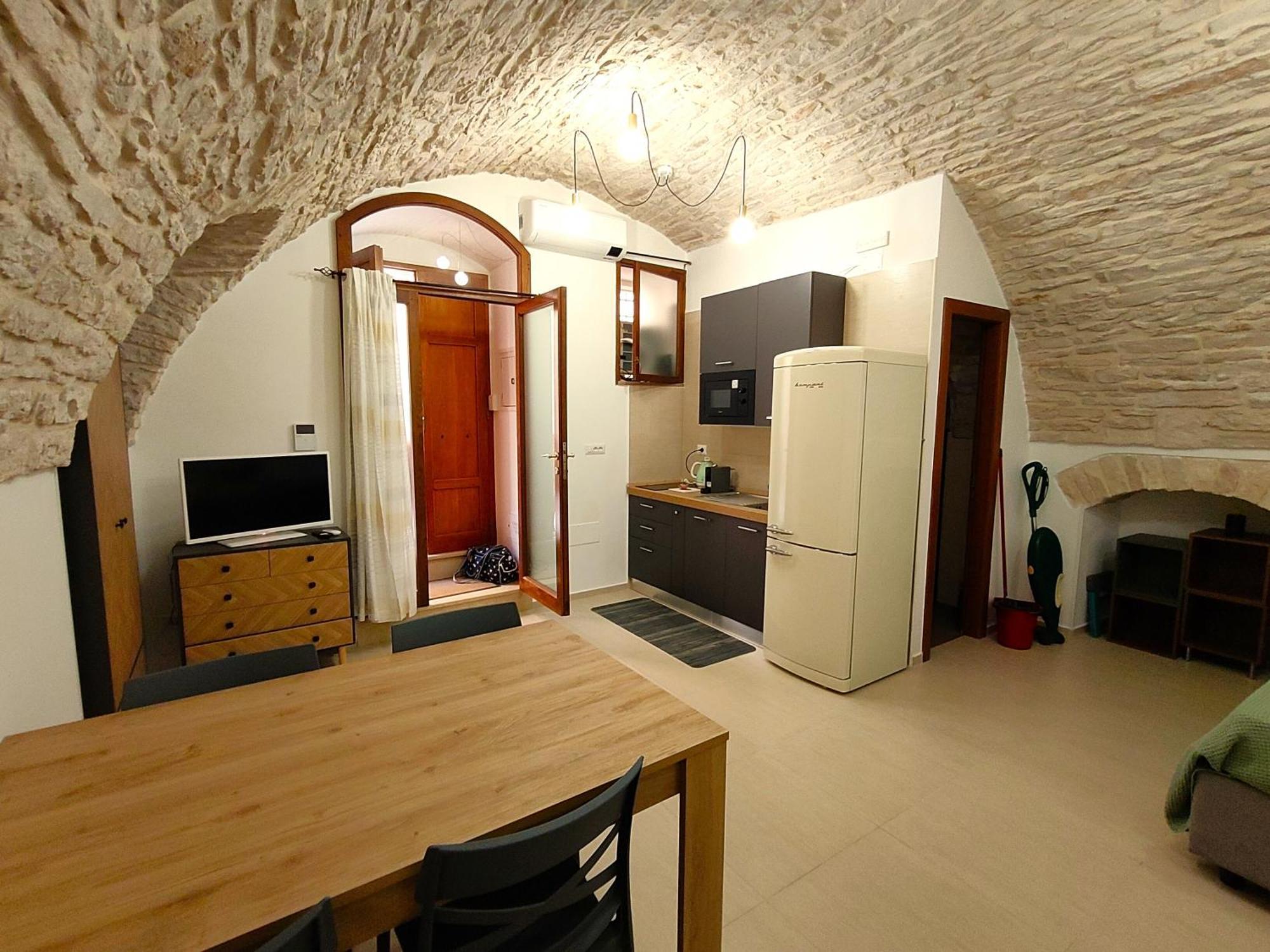 Corte Pietrantica - Charming Rooms & Suites Джовинаццо Экстерьер фото