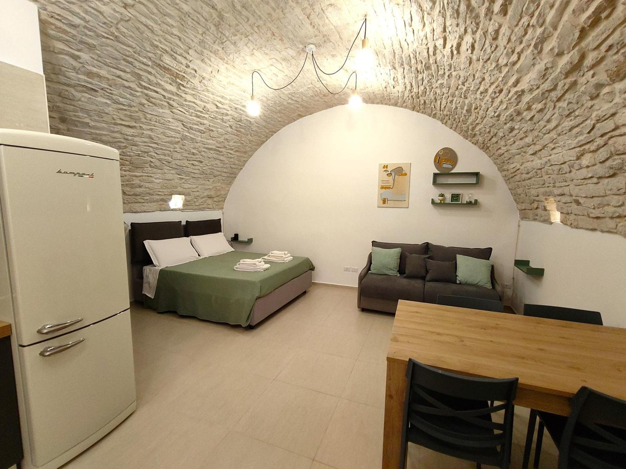 Corte Pietrantica - Charming Rooms & Suites Джовинаццо Экстерьер фото